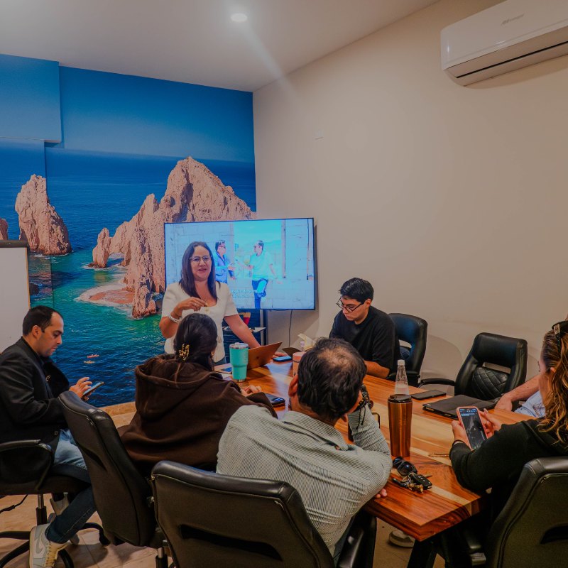 trabaja como agente inmobiliario