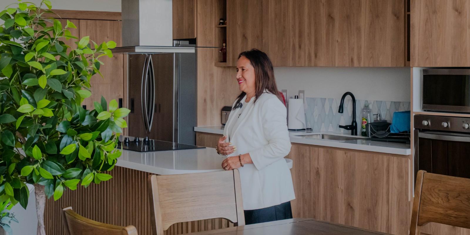 Bilingual Real Estate Success in Los Cabos